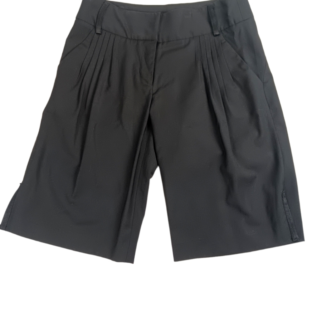 Diane von Furstenberg Virgin Wool Pleated Black Bermuda Shorts in Size 2